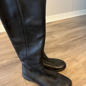 Campers brand: Black Popular European flat leather boots